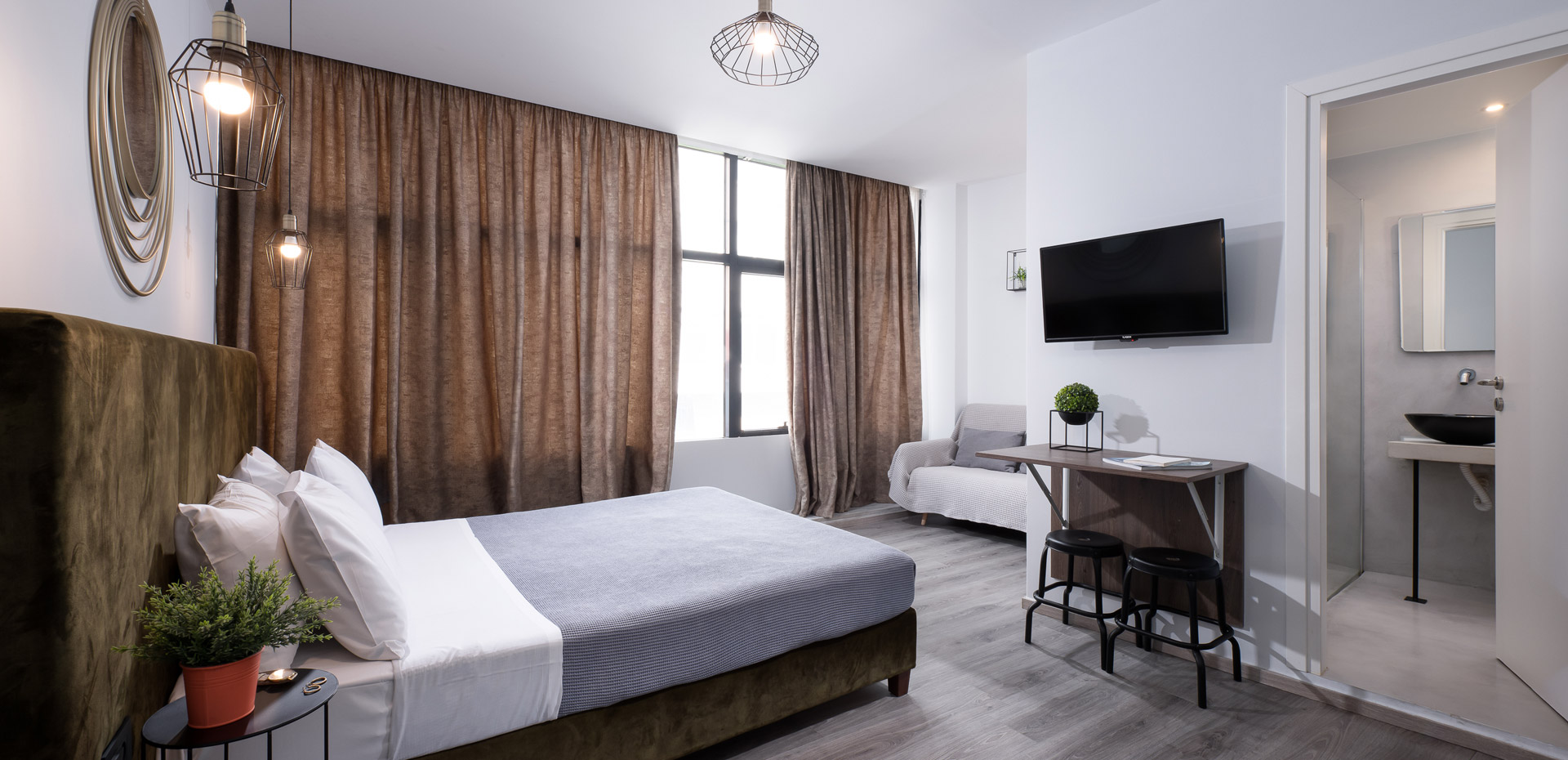 Enattica Monastiraki Living, bedroom with double bed